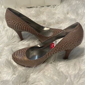 Snake skin alfani pumps